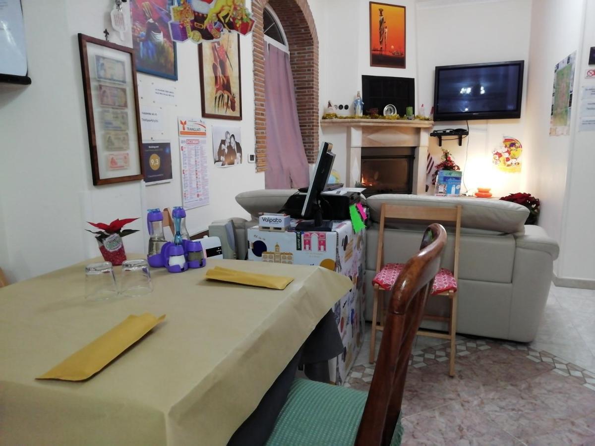 Casadolcecasalatina Bed and Breakfast Buitenkant foto
