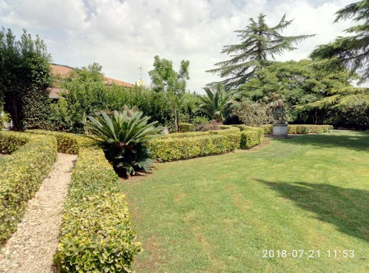 Casadolcecasalatina Bed and Breakfast Buitenkant foto