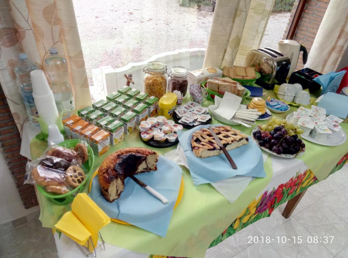 Casadolcecasalatina Bed and Breakfast Buitenkant foto