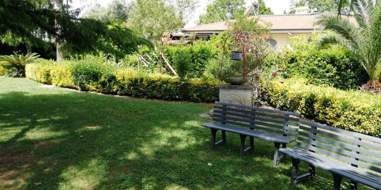 Casadolcecasalatina Bed and Breakfast Buitenkant foto